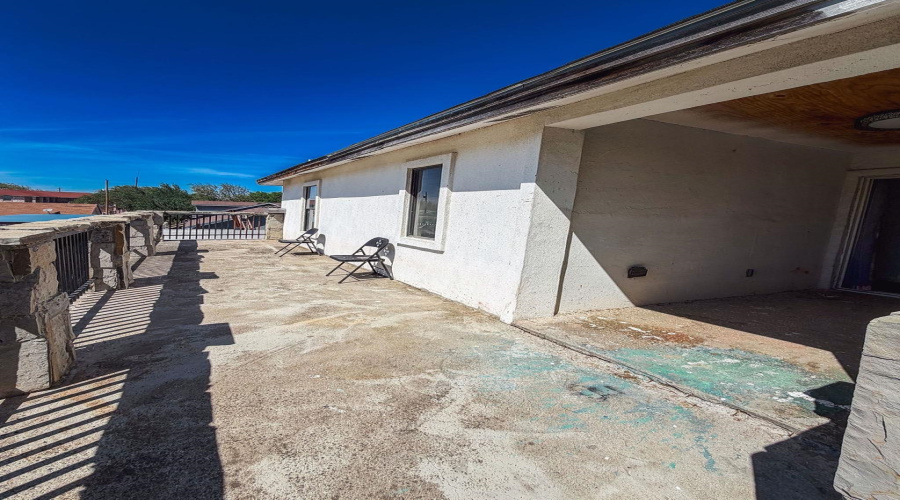 710 N Martin Ave, Laredo, Texas 78043, 5 Bedrooms Bedrooms, 8 Rooms Rooms,2 BathroomsBathrooms,Residential,For Sale,710 N Martin Ave,20261630