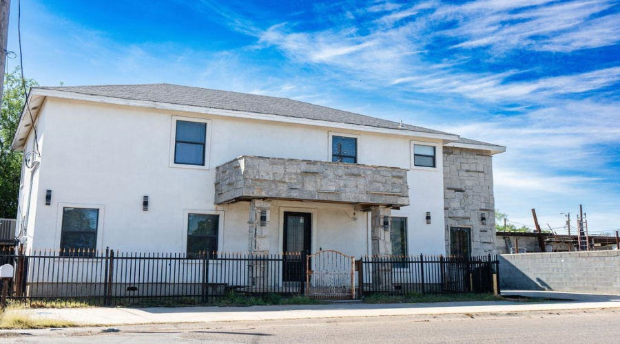 710 N Martin Ave, Laredo, Texas 78043, 5 Bedrooms Bedrooms, 8 Rooms Rooms,2 BathroomsBathrooms,Residential,For Sale,710 N Martin Ave,20261630