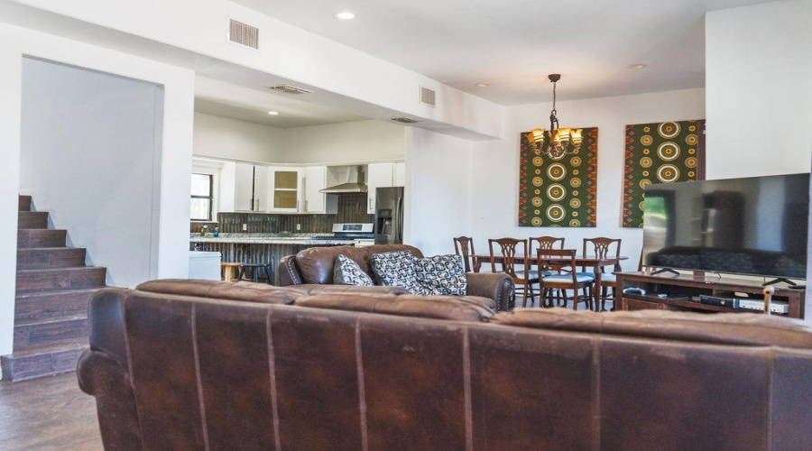 710 N Martin Ave, Laredo, Texas 78043, 5 Bedrooms Bedrooms, 8 Rooms Rooms,2 BathroomsBathrooms,Residential,For Sale,710 N Martin Ave,20261630