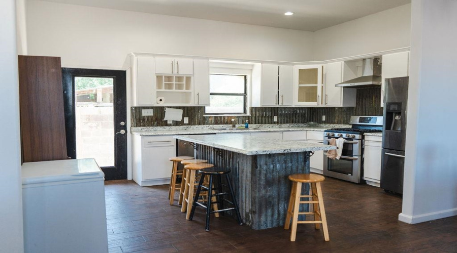 710 N Martin Ave, Laredo, Texas 78043, 5 Bedrooms Bedrooms, 8 Rooms Rooms,2 BathroomsBathrooms,Residential,For Sale,710 N Martin Ave,20261630