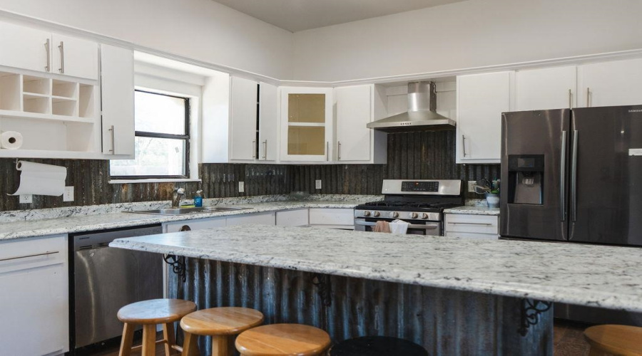 710 N Martin Ave, Laredo, Texas 78043, 5 Bedrooms Bedrooms, 8 Rooms Rooms,2 BathroomsBathrooms,Residential,For Sale,710 N Martin Ave,20261630