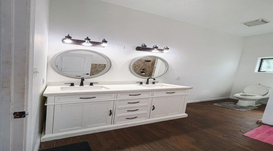 710 N Martin Ave, Laredo, Texas 78043, 5 Bedrooms Bedrooms, 8 Rooms Rooms,2 BathroomsBathrooms,Residential,For Sale,710 N Martin Ave,20261630