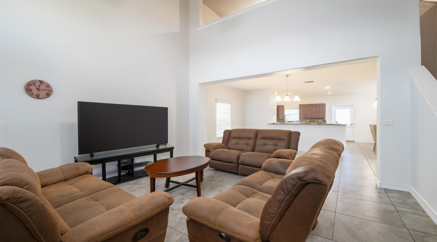 330 Altozano Dr, Laredo, Texas 78045, 4 Bedrooms Bedrooms, 7 Rooms Rooms,2 BathroomsBathrooms,Residential,For Sale,330 Altozano Dr,20261631