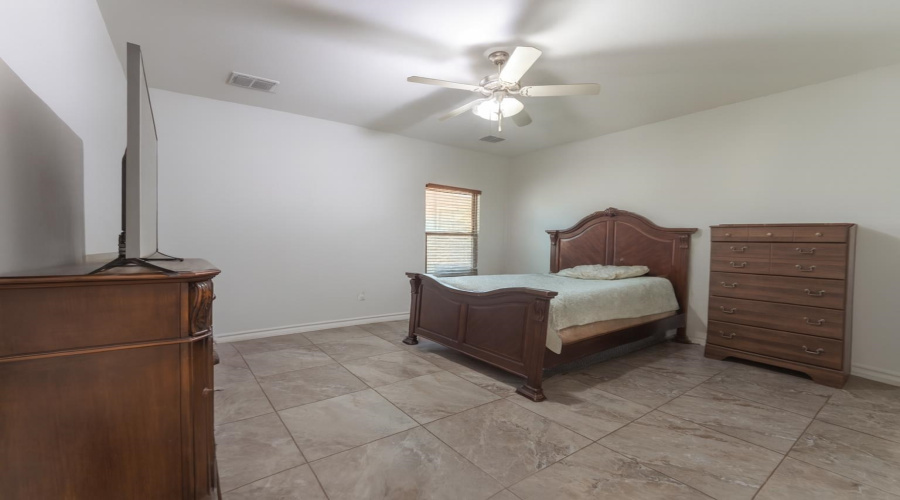 330 Altozano Dr, Laredo, Texas 78045, 4 Bedrooms Bedrooms, 7 Rooms Rooms,2 BathroomsBathrooms,Residential,For Sale,330 Altozano Dr,20261631