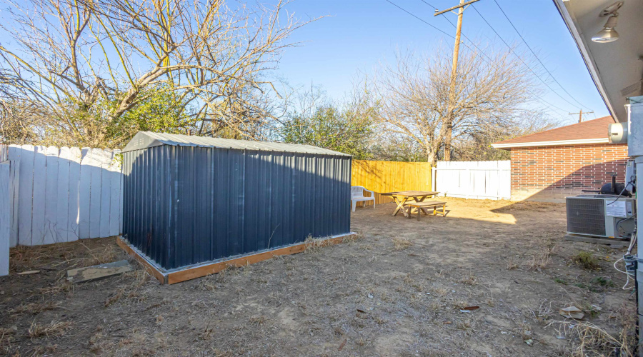 412 Prescott Lp, LAREDO, Texas 78046, 2 Bedrooms Bedrooms, 4 Rooms Rooms,1 BathroomBathrooms,Residential,For Sale,412 Prescott Lp,20261633