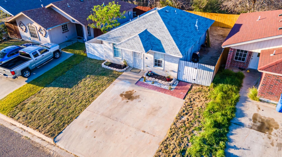 412 Prescott Lp, LAREDO, Texas 78046, 2 Bedrooms Bedrooms, 4 Rooms Rooms,1 BathroomBathrooms,Residential,For Sale,412 Prescott Lp,20261633