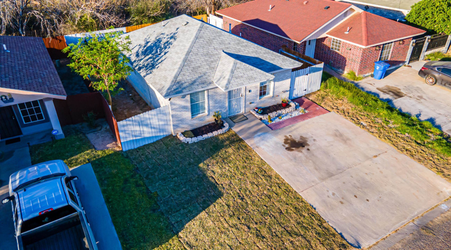 412 Prescott Lp, LAREDO, Texas 78046, 2 Bedrooms Bedrooms, 4 Rooms Rooms,1 BathroomBathrooms,Residential,For Sale,412 Prescott Lp,20261633