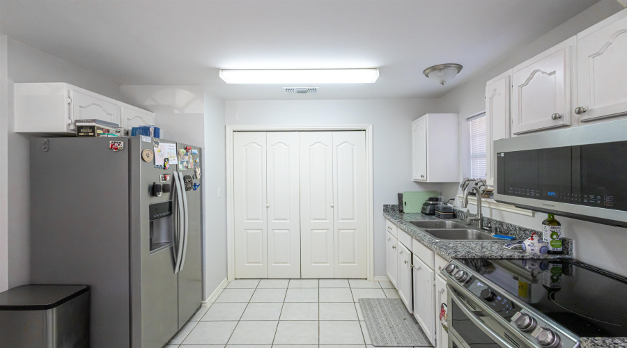 412 Prescott Lp, LAREDO, Texas 78046, 2 Bedrooms Bedrooms, 4 Rooms Rooms,1 BathroomBathrooms,Residential,For Sale,412 Prescott Lp,20261633