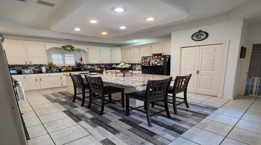 1310 Nicklaus Loop North, Laredo, Texas 78045, 3 Bedrooms Bedrooms, 8 Rooms Rooms,4 BathroomsBathrooms,Residential,For Sale,1310 Nicklaus Loop North,20261636