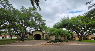 1310 Nicklaus Loop North, Laredo, Texas 78045, 3 Bedrooms Bedrooms, 8 Rooms Rooms,4 BathroomsBathrooms,Residential,For Sale,1310 Nicklaus Loop North,20261636