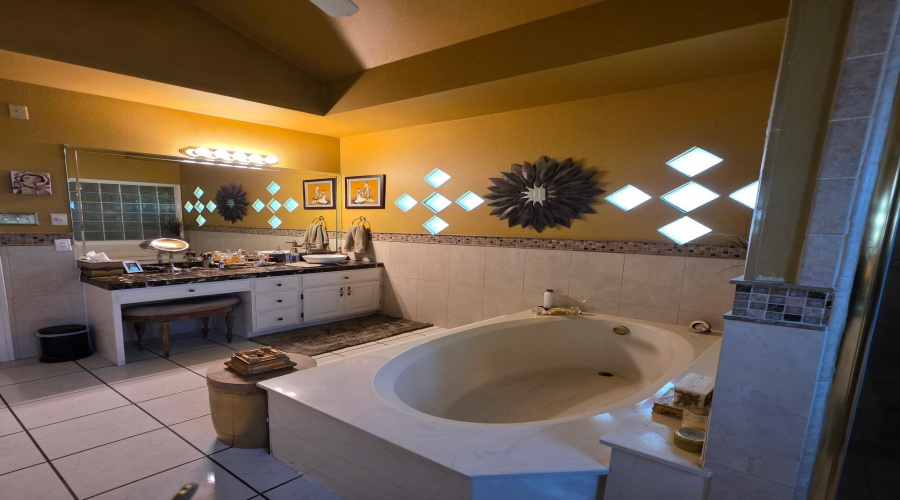 1310 Nicklaus Loop North, Laredo, Texas 78045, 3 Bedrooms Bedrooms, 8 Rooms Rooms,4 BathroomsBathrooms,Residential,For Sale,1310 Nicklaus Loop North,20261636