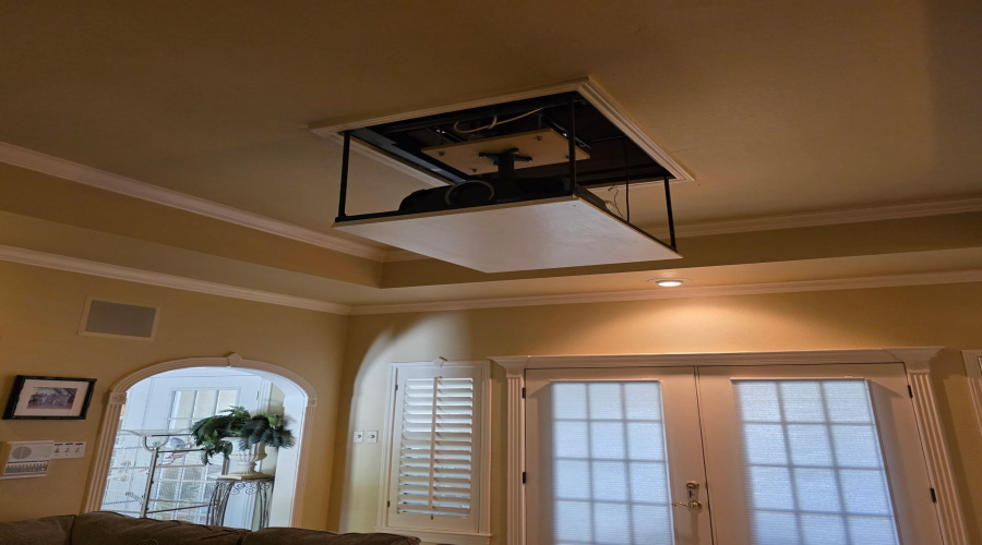 1310 Nicklaus Loop North, Laredo, Texas 78045, 3 Bedrooms Bedrooms, 8 Rooms Rooms,4 BathroomsBathrooms,Residential,For Sale,1310 Nicklaus Loop North,20261636