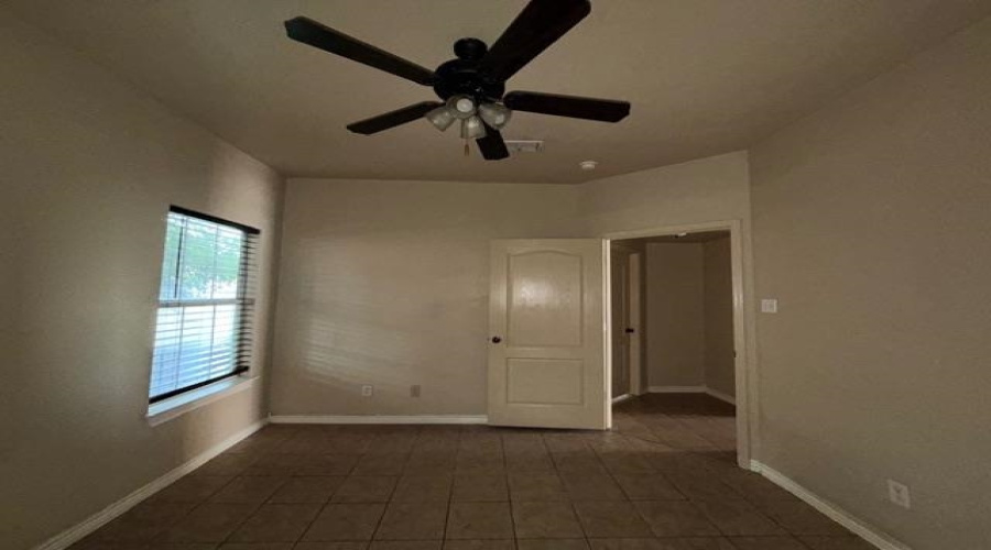 5410 Marcella Ave, Laredo, Texas 78041, 2 Bedrooms Bedrooms, 4 Rooms Rooms,2 BathroomsBathrooms,Residential,For Rent,5410 Marcella Ave,20261637