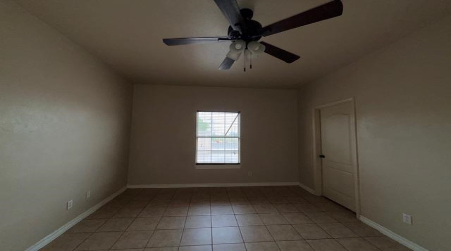 5410 Marcella Ave, Laredo, Texas 78041, 2 Bedrooms Bedrooms, 4 Rooms Rooms,2 BathroomsBathrooms,Residential,For Rent,5410 Marcella Ave,20261637