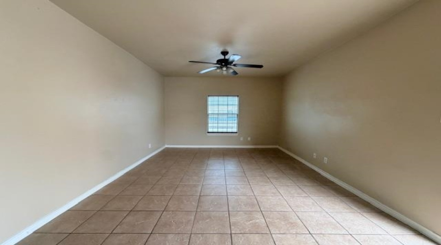 5410 Marcella Ave, Laredo, Texas 78041, 2 Bedrooms Bedrooms, 4 Rooms Rooms,2 BathroomsBathrooms,Residential,For Rent,5410 Marcella Ave,20261637