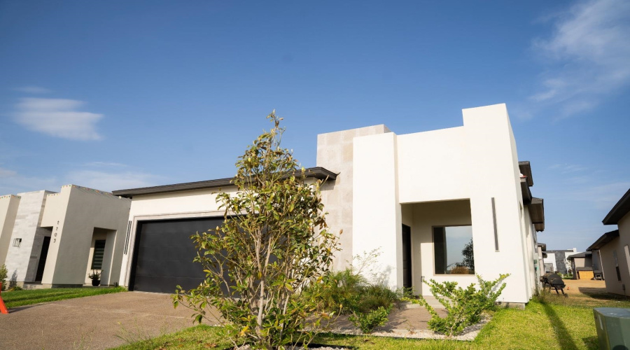 1105 Morocoy Dr., Laredo, Texas 78046, 4 Bedrooms Bedrooms, 7 Rooms Rooms,2 BathroomsBathrooms,Residential,For Sale,1105 Morocoy Dr.,20261642