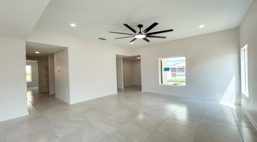 109 Balmorhea Dr., Laredo, Texas 78045, 4 Bedrooms Bedrooms, 6 Rooms Rooms,2 BathroomsBathrooms,Residential,For Sale,109 Balmorhea Dr.,20261643