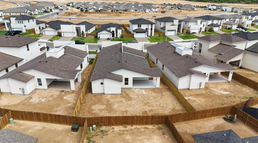 109 Balmorhea Dr., Laredo, Texas 78045, 4 Bedrooms Bedrooms, 6 Rooms Rooms,2 BathroomsBathrooms,Residential,For Sale,109 Balmorhea Dr.,20261643