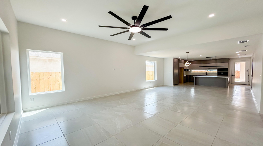 109 Balmorhea Dr., Laredo, Texas 78045, 4 Bedrooms Bedrooms, 6 Rooms Rooms,2 BathroomsBathrooms,Residential,For Sale,109 Balmorhea Dr.,20261643