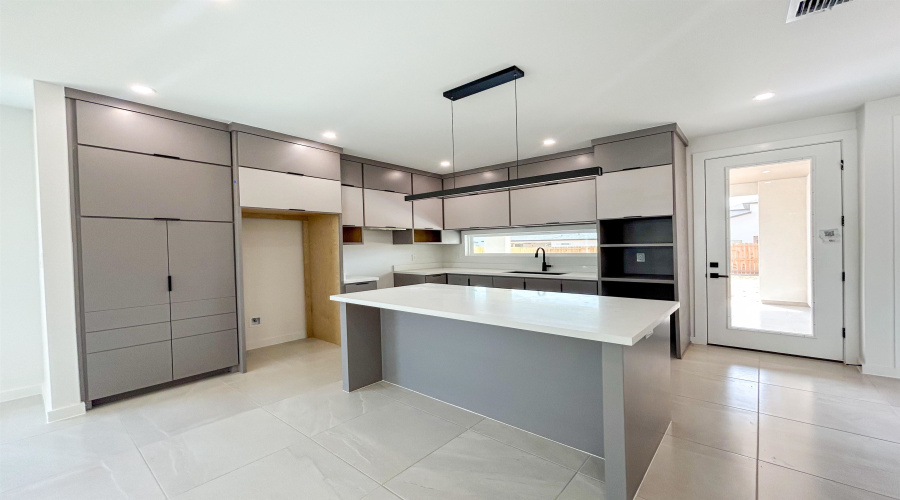 109 Balmorhea Dr., Laredo, Texas 78045, 4 Bedrooms Bedrooms, 6 Rooms Rooms,2 BathroomsBathrooms,Residential,For Sale,109 Balmorhea Dr.,20261643