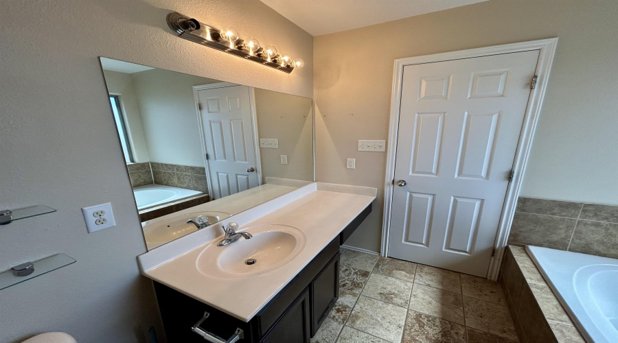 11126 Capistran Lp, Laredo, Texas 78045-7131, 4 Bedrooms Bedrooms, 8 Rooms Rooms,2 BathroomsBathrooms,Residential,For Sale,11126 Capistran Lp,20261644