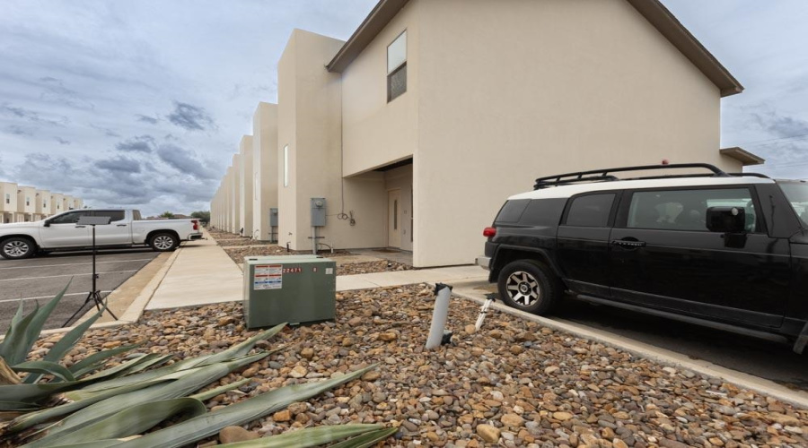 4101 Blue Quail Rd, Laredo, Texas 78045, 3 Bedrooms Bedrooms, 5 Rooms Rooms,2 BathroomsBathrooms,Residential,For Rent,4101 Blue Quail Rd,20261646