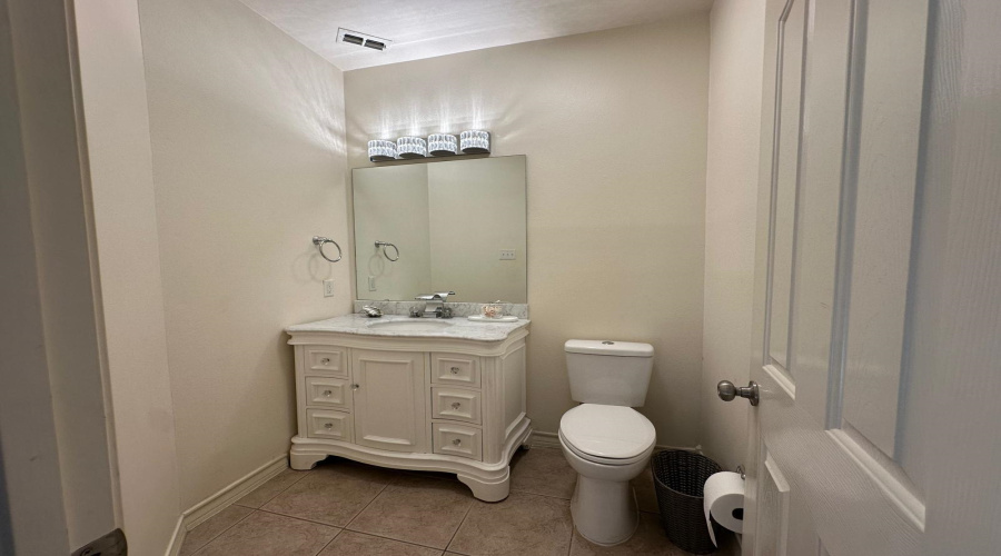 102 Cardinal Ln, Laredo, Texas 78045, 3 Bedrooms Bedrooms, 8 Rooms Rooms,2 BathroomsBathrooms,Residential,For Sale,102 Cardinal Ln,20260311