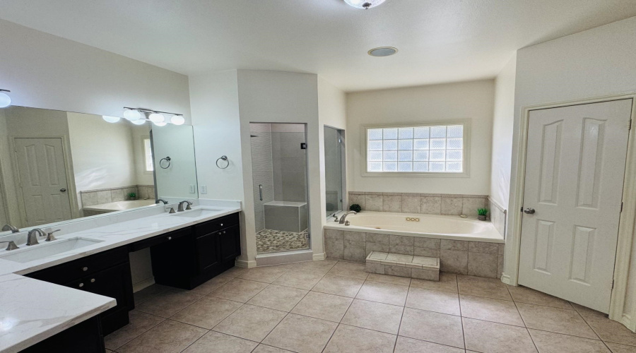 102 Cardinal Ln, Laredo, Texas 78045, 3 Bedrooms Bedrooms, 8 Rooms Rooms,2 BathroomsBathrooms,Residential,For Sale,102 Cardinal Ln,20260311