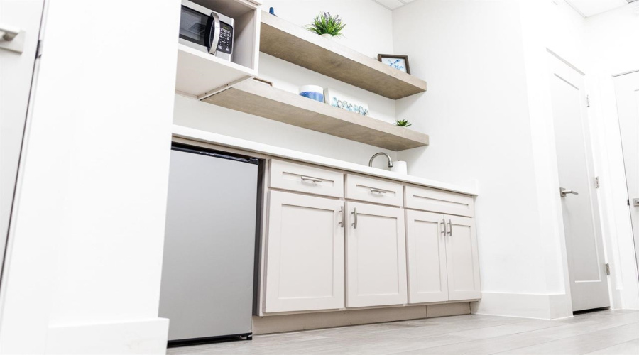 1202 Guadalupe St, Laredo, Texas 78040, 1 Room Rooms,2 BathroomsBathrooms,Commercial retail/office,For Rent,1202 Guadalupe St,20261660