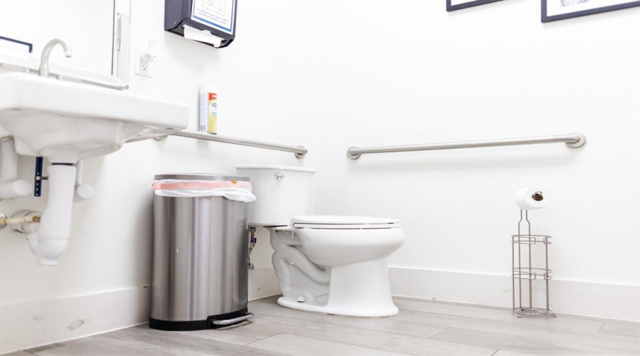 1202 Guadalupe St, Laredo, Texas 78040, 1 Room Rooms,2 BathroomsBathrooms,Commercial retail/office,For Rent,1202 Guadalupe St,20261660