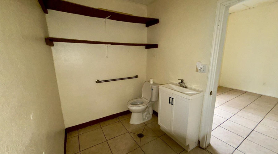 666 Prada-Machin Dr, Laredo, Texas 78046, 1 Room Rooms,1 BathroomBathrooms,Commercial retail/office,For Rent,666 Prada-Machin Dr,20261661