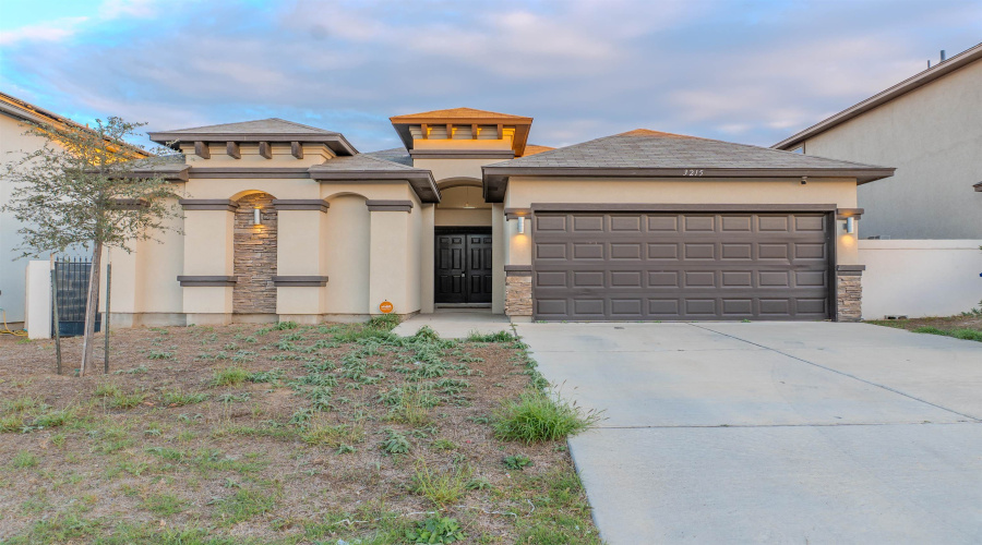 3215 Charolais Dr., Laredo, Texas 78046, 3 Bedrooms Bedrooms, 5 Rooms Rooms,2 BathroomsBathrooms,Residential,For Sale,3215 Charolais Dr.,20260238