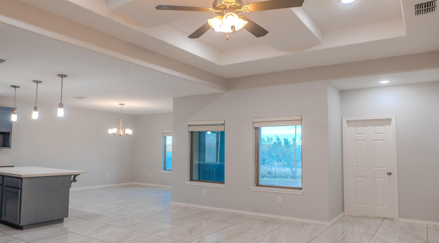 3215 Charolais Dr., Laredo, Texas 78046, 3 Bedrooms Bedrooms, 5 Rooms Rooms,2 BathroomsBathrooms,Residential,For Sale,3215 Charolais Dr.,20260238