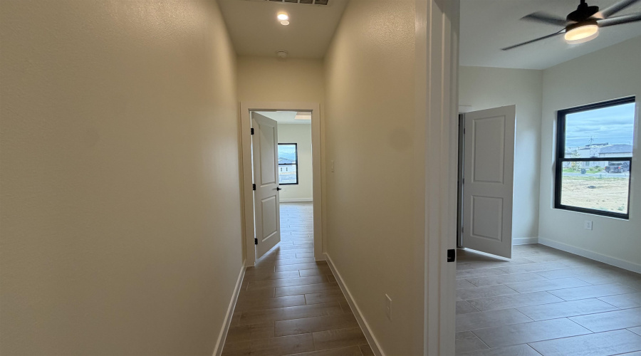 1108 Hebilla Ct., Laredo, Texas 78046, 4 Bedrooms Bedrooms, 6 Rooms Rooms,3 BathroomsBathrooms,Residential,For Sale,1108 Hebilla Ct.,20261652