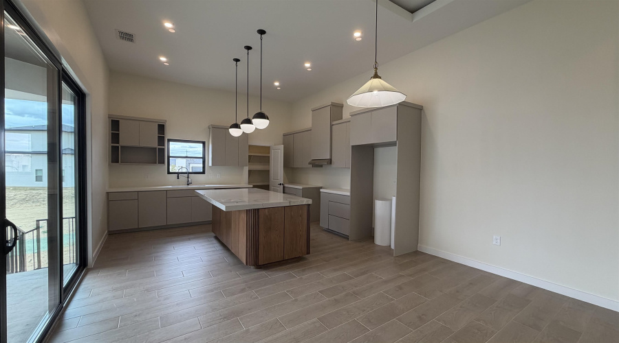 1108 Hebilla Ct., Laredo, Texas 78046, 4 Bedrooms Bedrooms, 6 Rooms Rooms,3 BathroomsBathrooms,Residential,For Sale,1108 Hebilla Ct.,20261652