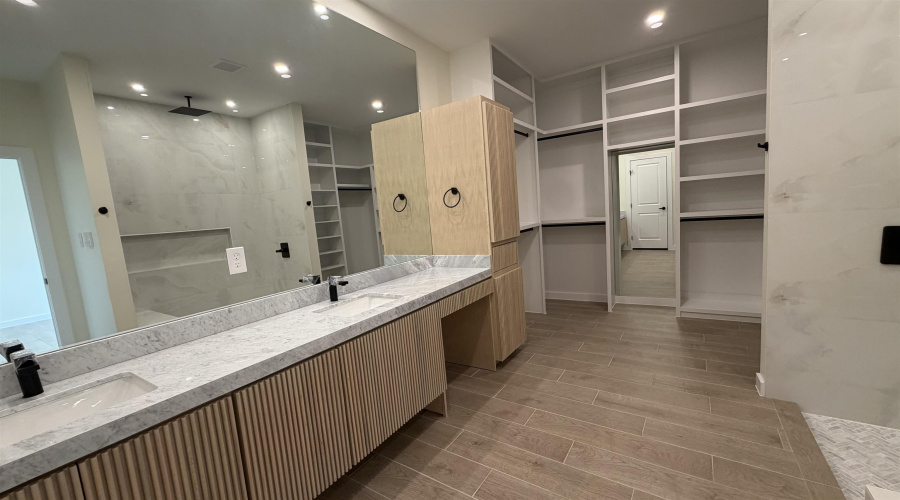 1108 Hebilla Ct., Laredo, Texas 78046, 4 Bedrooms Bedrooms, 6 Rooms Rooms,3 BathroomsBathrooms,Residential,For Sale,1108 Hebilla Ct.,20261652