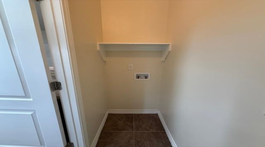 1204 E Lyon St, Laredo, Texas 78040-0000, 2 Bedrooms Bedrooms, 4 Rooms Rooms,1 BathroomBathrooms,Residential,For Rent,1204 E Lyon St,20261653