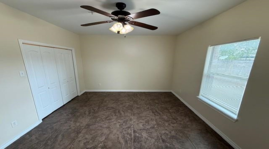 1204 E Lyon St, Laredo, Texas 78040-0000, 2 Bedrooms Bedrooms, 4 Rooms Rooms,1 BathroomBathrooms,Residential,For Rent,1204 E Lyon St,20261653