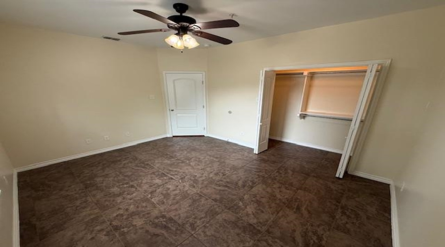 1204 E Lyon St, Laredo, Texas 78040-0000, 2 Bedrooms Bedrooms, 4 Rooms Rooms,1 BathroomBathrooms,Residential,For Rent,1204 E Lyon St,20261653
