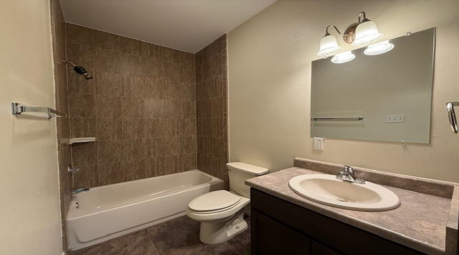 1204 E Lyon St, Laredo, Texas 78040-0000, 2 Bedrooms Bedrooms, 4 Rooms Rooms,1 BathroomBathrooms,Residential,For Rent,1204 E Lyon St,20261653