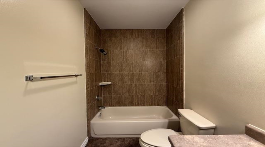 1204 E Lyon St, Laredo, Texas 78040-0000, 2 Bedrooms Bedrooms, 4 Rooms Rooms,1 BathroomBathrooms,Residential,For Rent,1204 E Lyon St,20261653