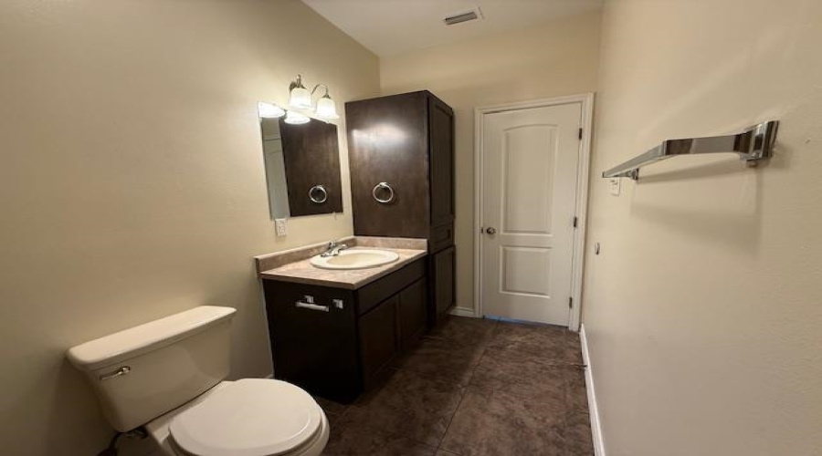 1204 E Lyon St, Laredo, Texas 78040-0000, 2 Bedrooms Bedrooms, 4 Rooms Rooms,1 BathroomBathrooms,Residential,For Rent,1204 E Lyon St,20261653