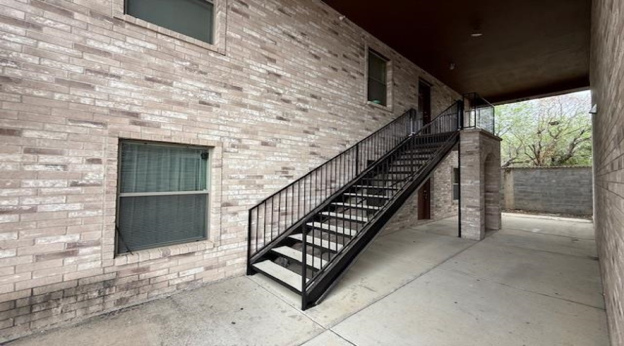 1204 E Lyon St, Laredo, Texas 78040-0000, 2 Bedrooms Bedrooms, 4 Rooms Rooms,1 BathroomBathrooms,Residential,For Rent,1204 E Lyon St,20261653