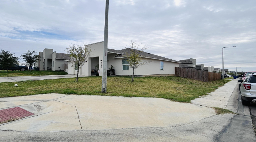 2201 Mango Rd., LAREDO, Texas 78046, 3 Bedrooms Bedrooms, 3 Rooms Rooms,2 BathroomsBathrooms,Residential,For Sale,2201 Mango Rd.,20261654