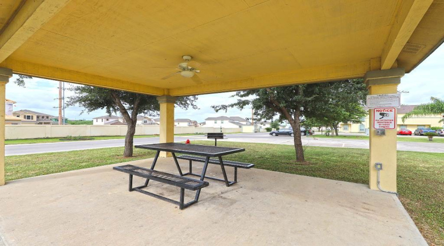 1000 Ranchway Dr, Laredo, Texas 78045, 3 Bedrooms Bedrooms, 7 Rooms Rooms,3 BathroomsBathrooms,Residential,For Sale,1000 Ranchway Dr,20261655