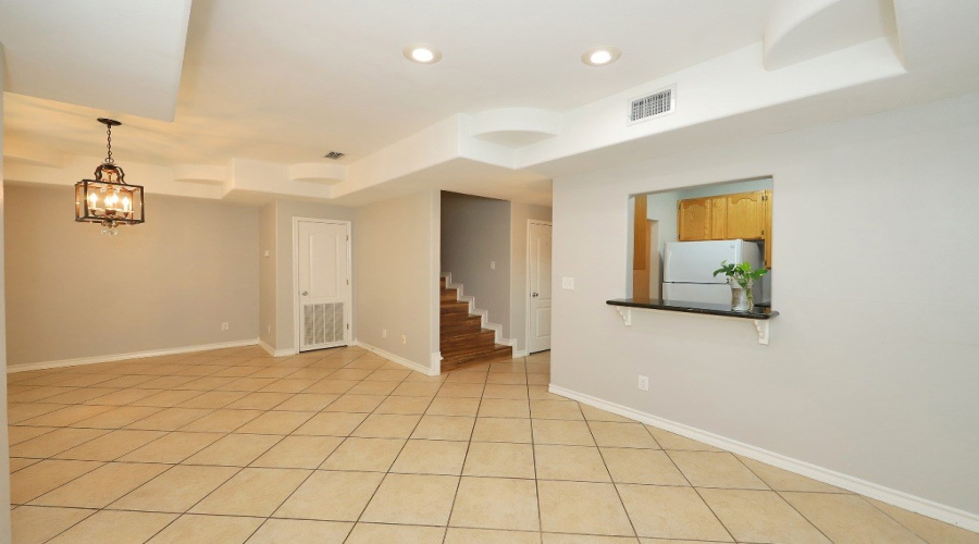 1000 Ranchway Dr, Laredo, Texas 78045, 3 Bedrooms Bedrooms, 7 Rooms Rooms,3 BathroomsBathrooms,Residential,For Sale,1000 Ranchway Dr,20261655