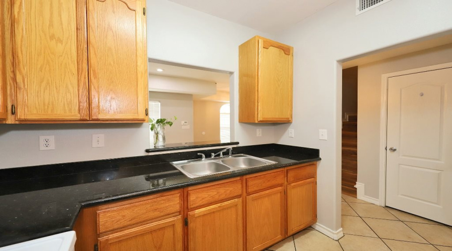 1000 Ranchway Dr, Laredo, Texas 78045, 3 Bedrooms Bedrooms, 7 Rooms Rooms,3 BathroomsBathrooms,Residential,For Sale,1000 Ranchway Dr,20261655