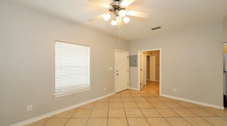 1000 Ranchway Dr, Laredo, Texas 78045, 3 Bedrooms Bedrooms, 7 Rooms Rooms,3 BathroomsBathrooms,Residential,For Sale,1000 Ranchway Dr,20261655