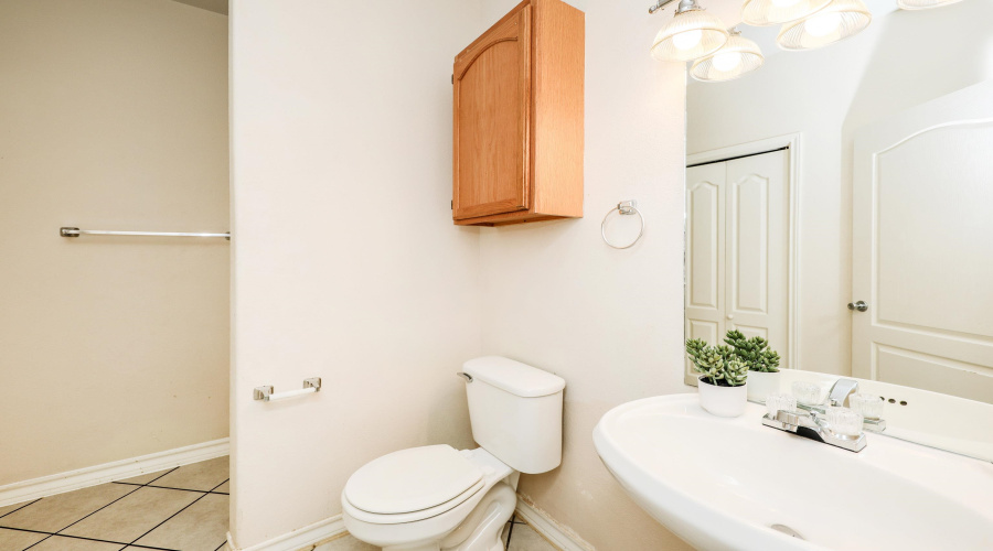 1000 Ranchway Dr, Laredo, Texas 78045, 3 Bedrooms Bedrooms, 7 Rooms Rooms,3 BathroomsBathrooms,Residential,For Sale,1000 Ranchway Dr,20261656