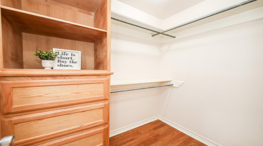 1000 Ranchway Dr, Laredo, Texas 78045, 3 Bedrooms Bedrooms, 7 Rooms Rooms,3 BathroomsBathrooms,Residential,For Sale,1000 Ranchway Dr,20261656